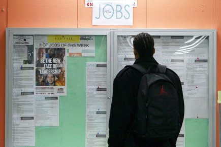 Immigration: s'intégrer au domaine financier L'immigrant se trouvera également plus facilement un emploi... (Photo Archives Reuters)