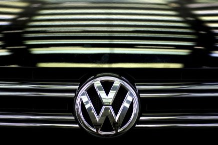 Forte baisse du bénéfice chez Volkswagen Selon Volkswagen, la demande pour ses véhicules dépasse... (PHOTO ODD ANDERSEN, AFP)