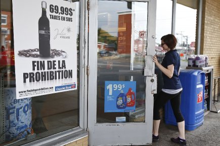 Des vins à 70 $ chez Couche-Tard Les consommateurs peuvent se procurer les bouteilles de... (Photo Yan Doublet, Le Soleil)