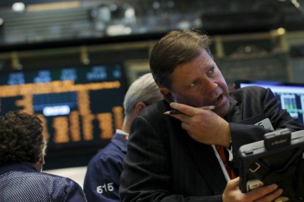 Bourse, Wall street, courtier Floor governor Edward Scheier works on the floor... (Photo Reuters)