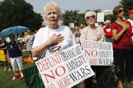 Impasse budgétaire: Obama tance les républicains Des militants du Tea Party ont dénoncé vigoureusement... (Photo: Reuters)