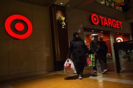 Target: jusqu'à 110 millions de personnes touchées par le vol de données Target avait indiqué en décembre que 40 millions... (PHOTO ERIC THAYER, REUTERS)