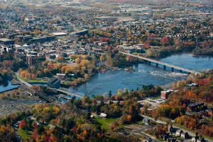 <p>Le Centre-du-Québec est partagé entre son identité urbaine, avec Drummondville (notre photo), Victoriaville et Bécancour, et sa personnalité rurale, avec les MRC de l'Érable et de Nicolet-Yamaska.</p>