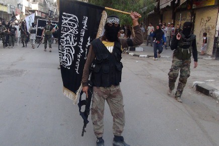 Un combattant du Front al-Nosra parade près de Damas.