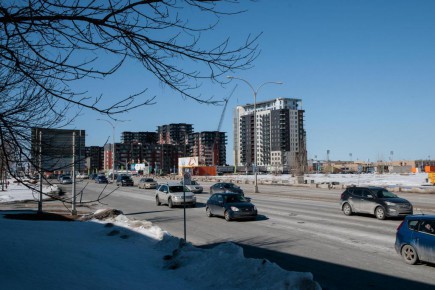 Le projet résidentiel Urbania, un îlot de copropriétés situé en face du métro Montmorency, est situé au cœur de ce qu’il sera convenu d’appeler « le centre-ville de Laval », qui va du Carrefour Laval jusqu’au collège Montmorency.