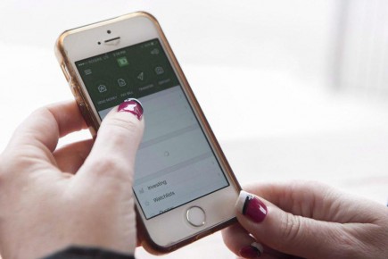 Payer ses achats sans même entrer un numéro d'identification personnel grâce à son téléphone est une réalité grandissante dans le commerce de détail.