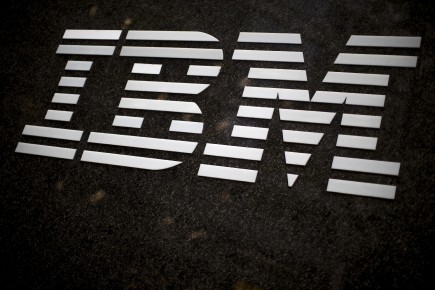 IBM prévoit maintenant réaliser un bénéfice de 13,80 $ US par action pour l'ensemble de l'exercice en cours.