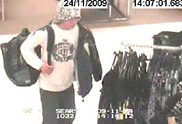 Homme recherche par la police