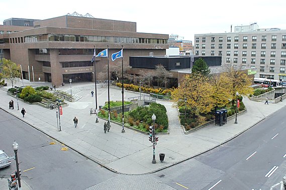 Place Jacques-Cartier: Québec envisage l'expropriation complète de la CSQ La Ville invoque l'urgence d'agrandir la bibliothèque Gabrielle-Roy,... (Photothèque Le Soleil, Jean-Marie Villeneuve)