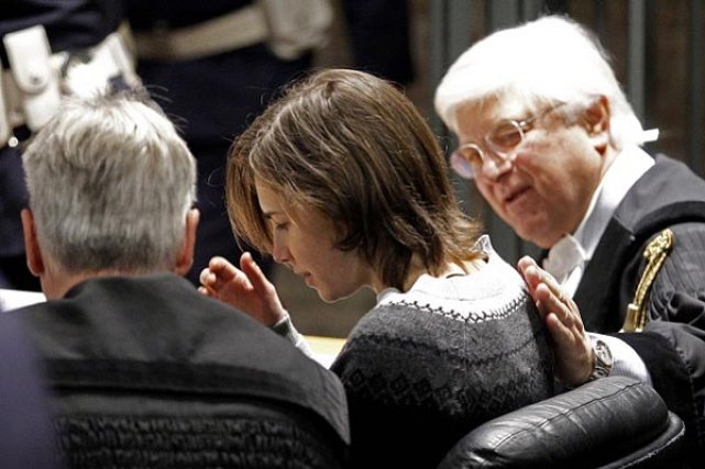 Italie: Amanda Knox, accusée de meurtre, craque Le 4 décembre 2009, Amanda Knox, originaire de... (Photo: Reuters)
