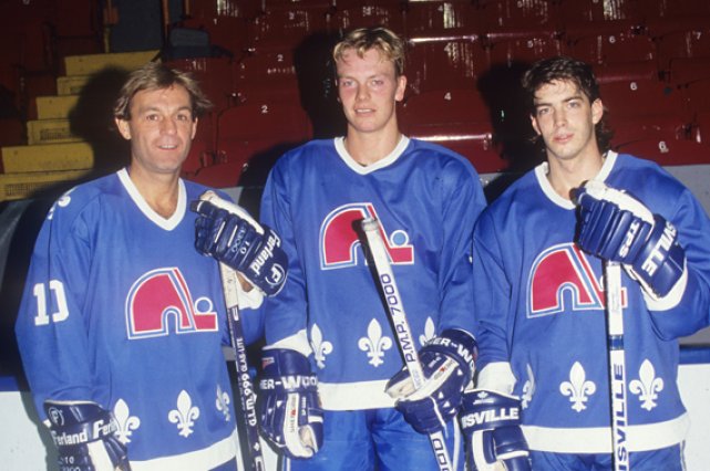 Hockey Collectibles: Orr Gretzky Howe Roy cheapest Jagr +more Yearbook, Becketts, videos+