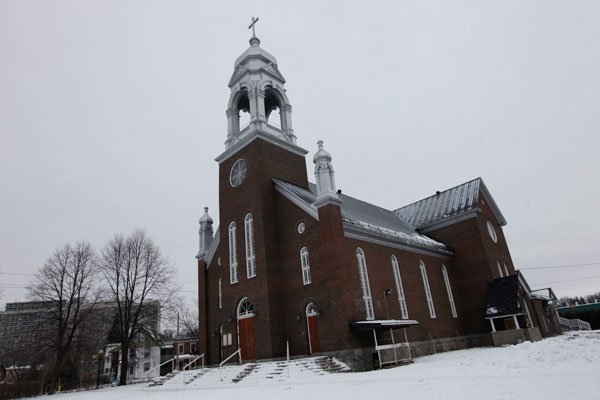 Église Saint-Charles-Borromée à Vanier. Photo : Simon Séguin Bertrand (Cyberpresse.ca (Le Droit, 5 janvier 2012)