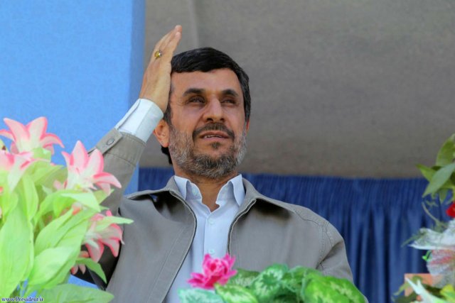 Un fil de discussion en mémoire des millions de victimes des nazis - Page 3 502070-mahmoud-ahmadinejad
