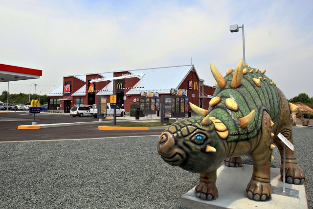 Les dinosaures du Madrid pourraient régner sur «la plus grande halte routière au Canada» Le propriétaire du défunt Madrid, Richard Arel, compte... (Le Soleil, Pascal Ratthé)