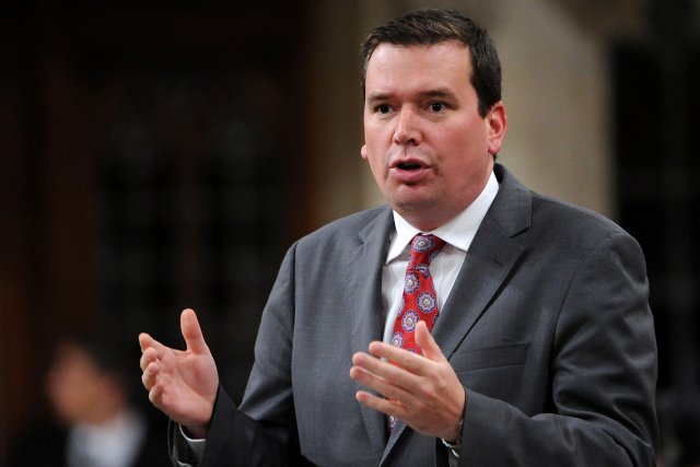 Ottawa ne digère pas le discours inaugural de Pauline Marois Selon le ministre Christian Paradis, Mme Marois adopte... (Photo: PC)