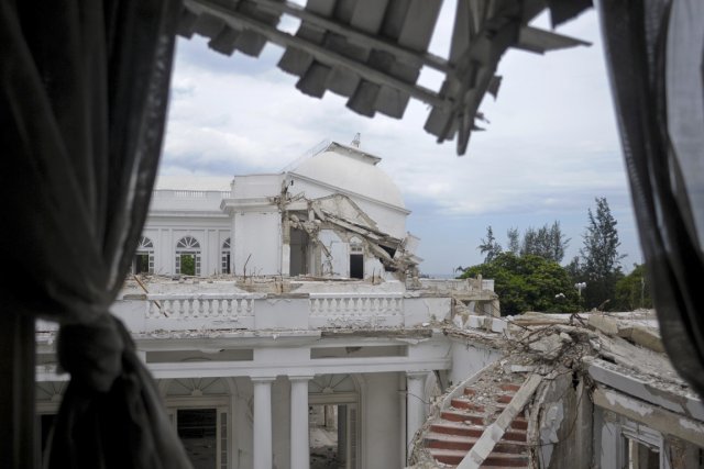 Le palais présidentiel à Port-au-Prince détruit par le... (PHOTO SWOAN PARKER, ARCHIVES REUTERS)