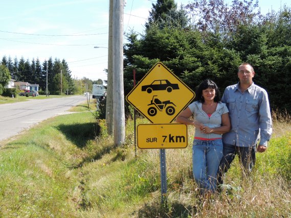 Un sentier provincial de VTT devant la maison C'est avec stupéfaction que Sébastien Roy et Sophie... (La Tribune, Ronald Martel)