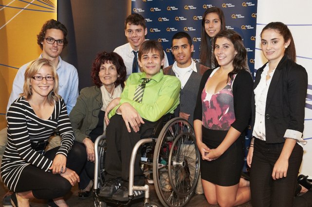 Neuf étudiants-athlètes de la région récompensés Joanne Chevrier, chef des communications à la clientèle... (Photo courtoisie)