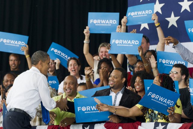 Barack Obama a salué des partisans avant son... (Photo: AFP)