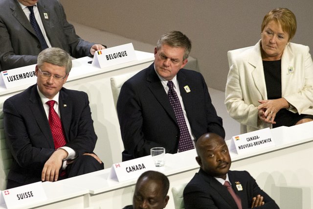 Le premier ministre du Canada Stephen Harper et... (Photo: PC)
