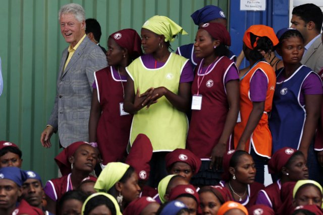Bill Clinton lors de la cérémonie d'ouverture à... (Photo: Reuters)