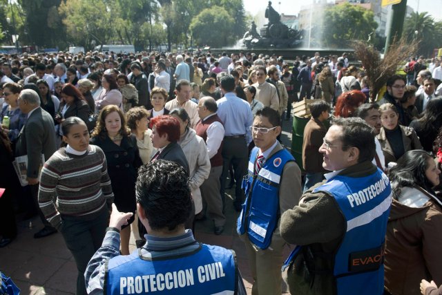 Au Mexique, des ordres d'évacuation ont été donnés... (PHOTO YURI CORTEZ, AFP)