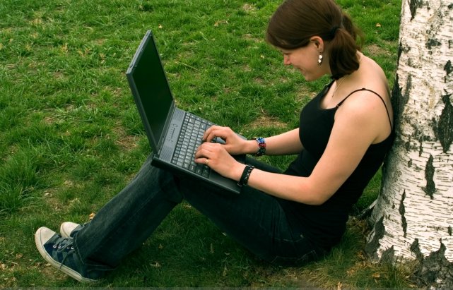 Le divertissement en ligne de plus en plus populaire Pour Claire Bourget, directrice de la recherche marketing... (Archives AP)