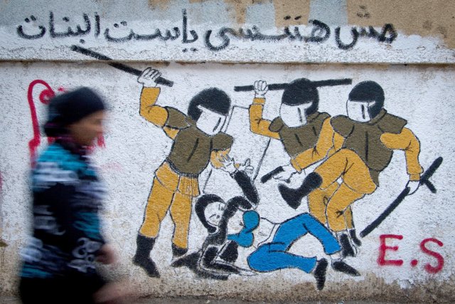 Facebook, le soulèvement des femmes arabes et la censure Un graffiti dessiné sur le mur d'un édifice... (PHOTO KHALIL HAMRA, ARCHIVES AP)
