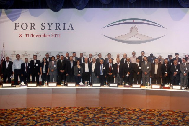 Des membres de la nouvelle Coalition nationale syrienne,... (PHOTO MOHAMMED DABBOUS, ARCHIVES REUTERS)