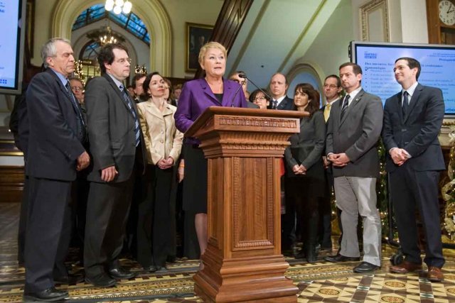 100 jours du PQ: la minorité n'a pas été un handicap, dit Marois Pauline Marois juge que ses ministres méritent «plus... (Photo La Presse Canadienne)