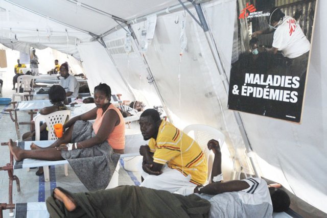 L'éclosion de choléra en Haïti a fait plus... (Photo: AFP)