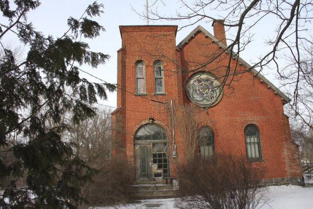 Qui veut acheter une église? : Arcade Fire met en vente sa propriété de Farnham Arcade Fire s'était porté acquéreur de l'église,... (photo archives la Voix de l'Est)