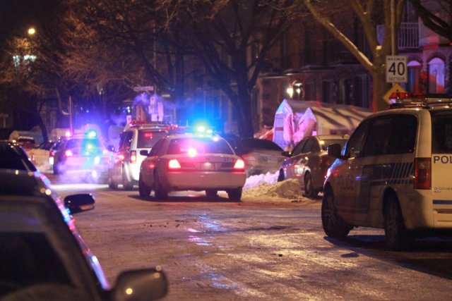 Meurtre de Gaétan Gosselin: les deux suspects relâchés Rapidement, les policiers ont encerclé une résidence de... (Photo: Félix-Olivier Jacques Fournier, Collaboration spéciale)