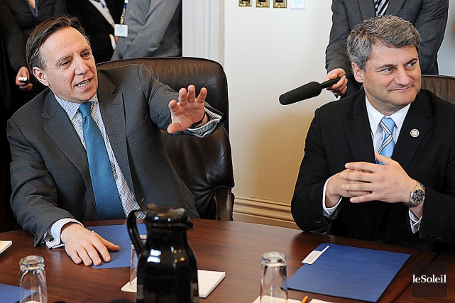 Le salaire des élus ciblé par un projet de loi de la CAQ Gérard Deltell (à droite) déposera son projet de... (Photothèque Le Soleil, Erick Labbé)