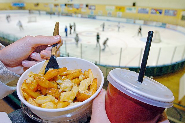 Menus santé dans les arénas: des plats qui marquent des points Actuellement, 22 % des établissements membres de l'Association québécoise... (Photothèque Le Soleil, Jean-Marie Villeneuve)
