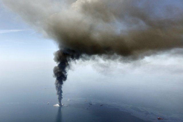 BP se défendra «vigoureusement» au civil 650266-explosion-20-avril-2010-plateforme