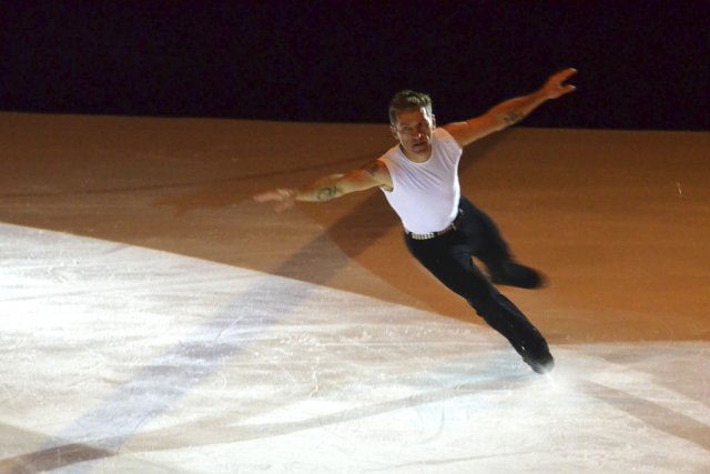 677880-elvis-stojko-conquis-quelque-900.