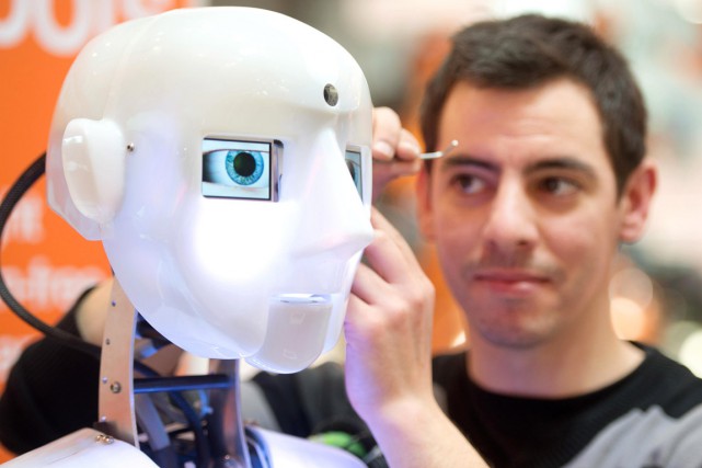 L'intelligence artificielle dépassera-t-elle celle de l'humain d'ici la... (PHOTO JOCHEN LUEBKE, AP)