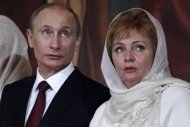 Vladimir Poutine et son ex-femme Lioudmila.... (Photo Alexander Zemlianichenko, Associated Press)