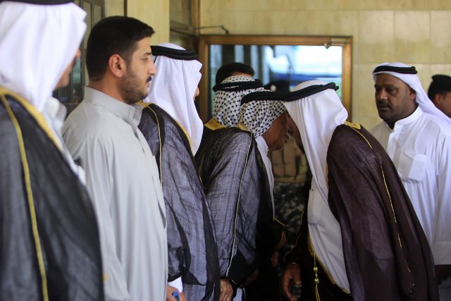 Des chefs tribaux des régions sunnites rencontrent des... (PHOTO SABAH ARAR, AGENCE FRANCE PRESSE)