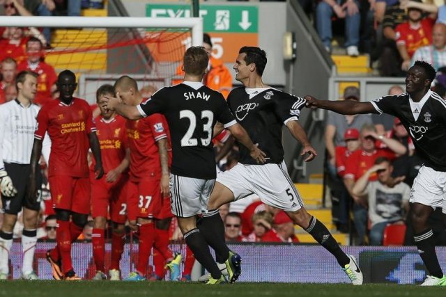 Dejan Lovren (5) a marqué le but procurant... (PHOTO PHIL NOBLE, REUTERS)