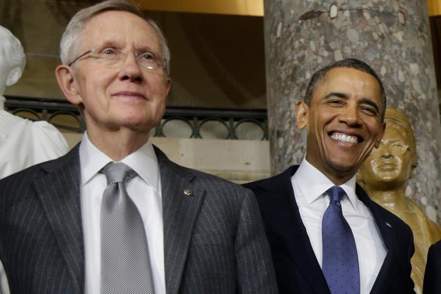 Harry Reid et Barack Obama... (PHOTO CHARLES DHARAPAK, AP)