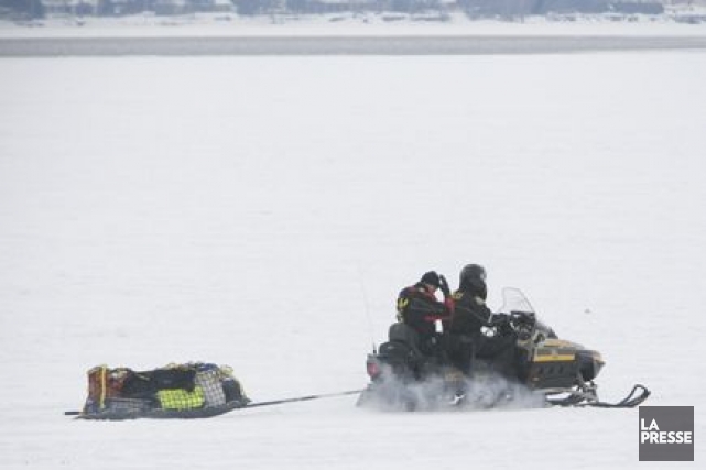 Fonte des glaces: la SQ recommande la prudence aux motoneigistes La fonte des glaces amène effectivement la police... (Photo: Patrick Sanfaçon, La Presse)