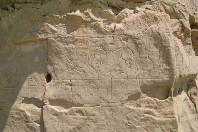 Les sites d'art préhistorique au Canada Les gravures du site d'Asinaipi, près de Lethbridge... (Photo fournie par Daniel Arsenault, UQAM)
