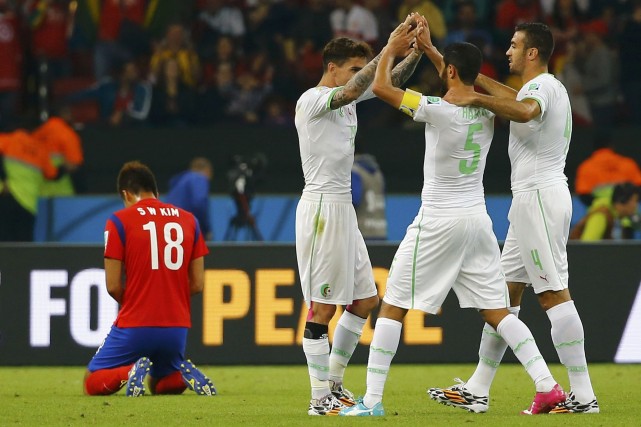 Des buts d'Islam Slimani et Rafik Halliche en première demie ont aidé l'Algérie... (Photo DAMIR SAGOLJ, Reuters)