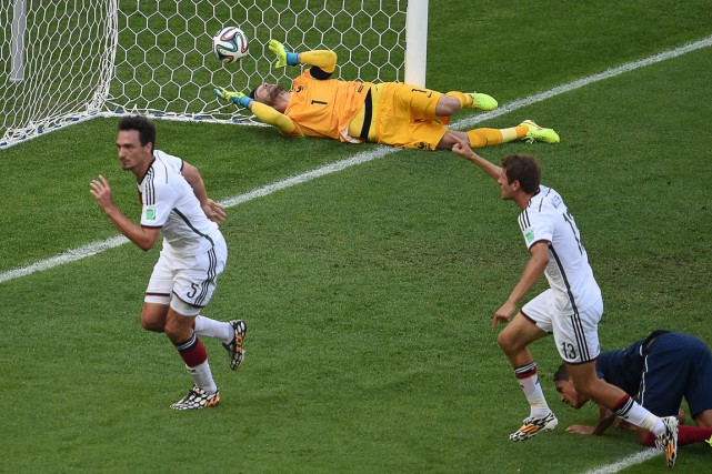 Mats Hummels (à gauche) a marqué l'unique but... (Photo Christophe Simon, AFP)