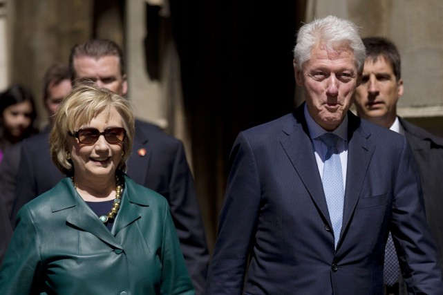 Hillary et Bill Clinton à Oxford, en Angleterre,... (PHOTO MATT DUNHAM, ARCHIVES AP)