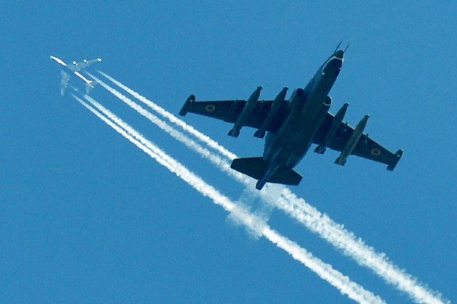 Un avion militaire ukrainien près de l'avion malaisien avant le crash, selon Moscou «On a observé la montée d'un avion ukrainien... (PHOTO SERGEI SUPINSKY, ARCHIVES AFP)