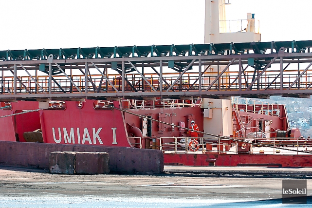 Le navire Umiak I fait la navette entre... (Photothèque Le Soleil, Jean-Marie Villeneuve)