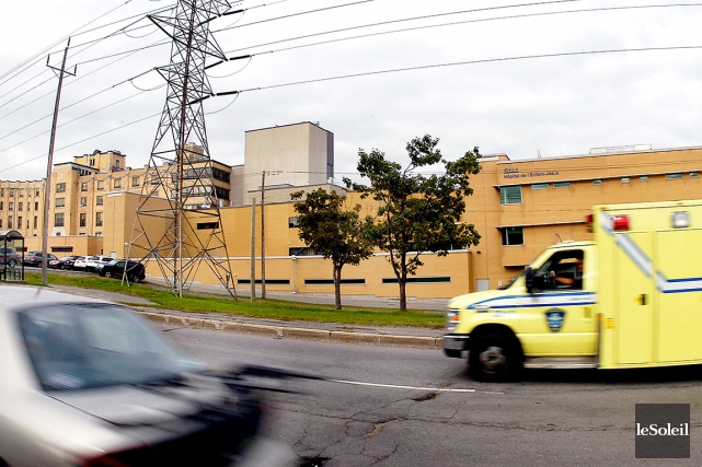 Nouvel hôpital à l'Enfant-Jésus: des délais d'attente raccourcis Les médecins, professionnels et gestionnaires du CHU de... (Photothèque Le Soleil, Jean-Marie Villeneuve)